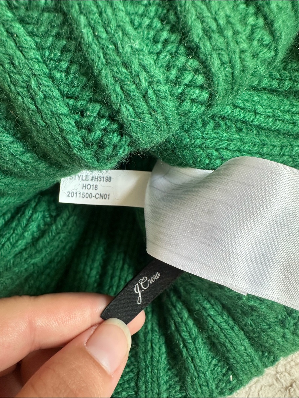 J.Crew | Green Ribbed Beanie Hat with Faux Fur Pom Pom | One Size - Picture 4 of 5